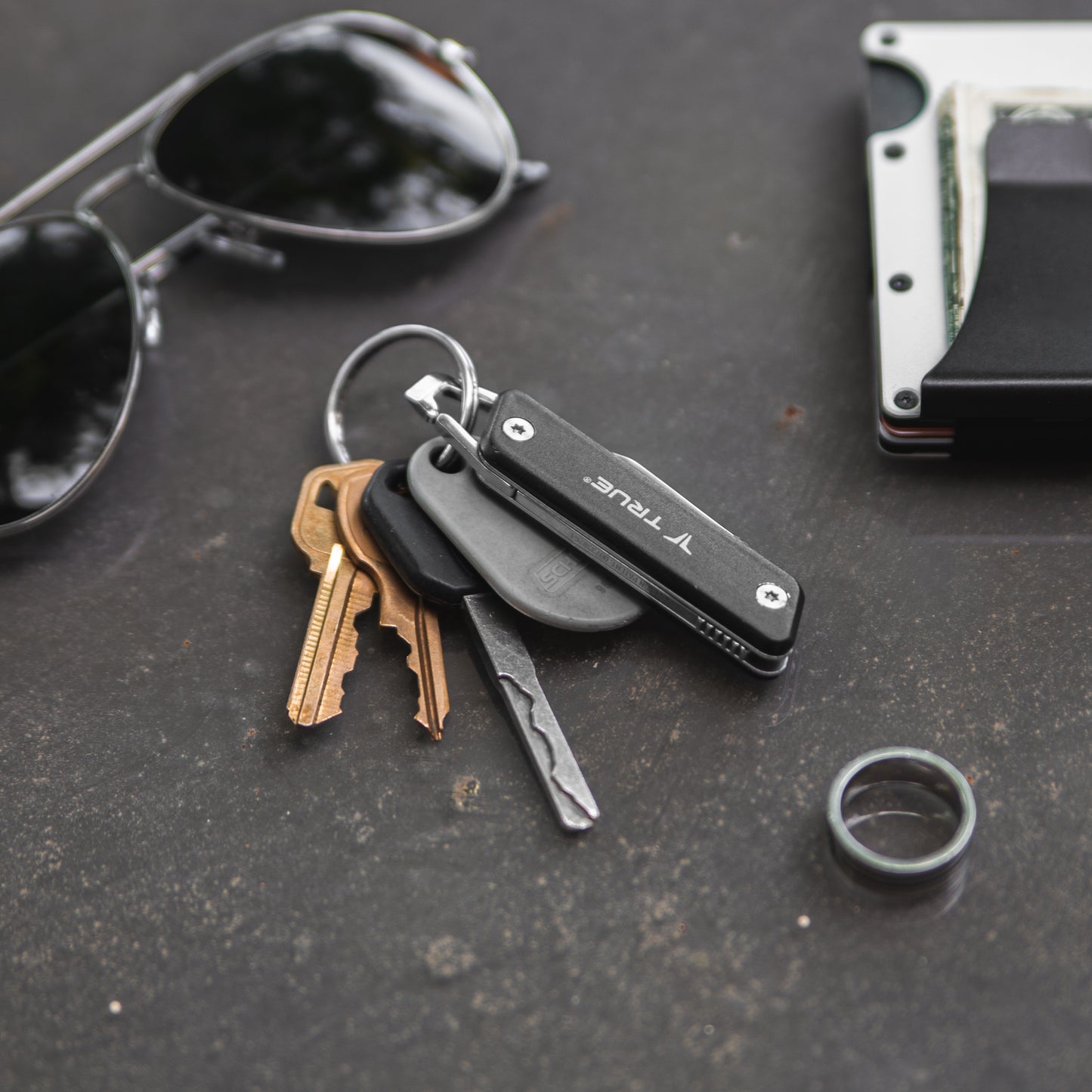 MODERN KEYCHAIN KNIFE